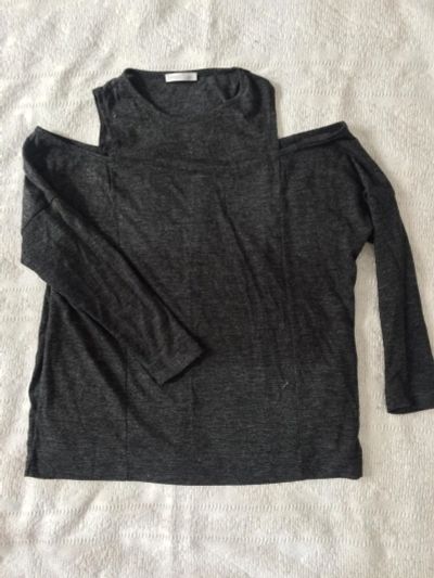 Лот: 10188422. Фото: 1. Лонгслив Zara с открытыми плечами. Футболки, топы и майки
