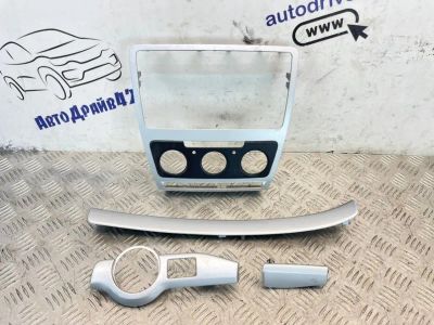 Лот: 25404502. Фото: 1. рамка магнитолы Skoda Octavia... Кузов