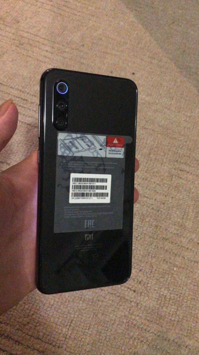 Лот: 16720296. Фото: 1. Xiaomi mi 9se. Смартфоны