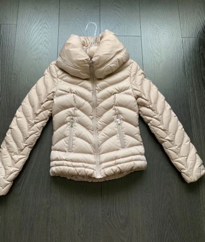 Лот: 14343109. Фото: 1. Пуховик guess состояние нового... Верхняя одежда