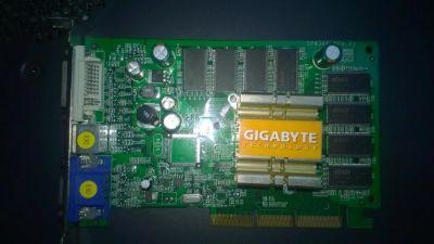 Лот: 6814881. Фото: 1. Видеокарта AGP GeForce FX5200... Видеокарты