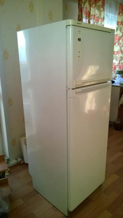 Лот: 6727155. Фото: 1. ОТличный Сименс очень дёшево. Холодильники, морозильные камеры