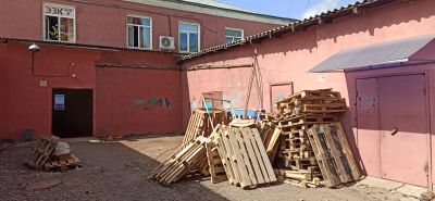 Лот: 20733115. Фото: 1. Требуется ремонт, покраска фасада. Другое (строительство и ремонт)