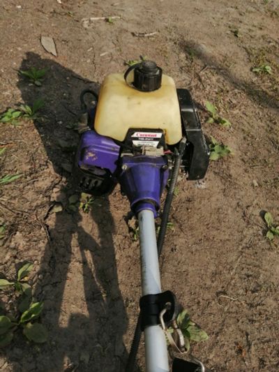 Лот: 16012485. Фото: 1. Бензиновый триммер. Бензо-, мотоинструмент