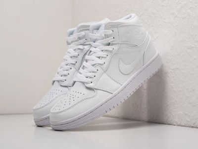 Лот: 24979398. Фото: 1. Кроссовки Nike Air Jordan 1 Mid. Кеды, кроссовки, слипоны