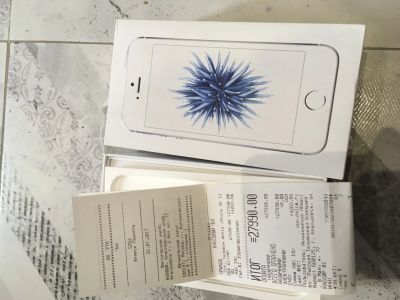 Лот: 13126898. Фото: 1. iPhone se 128. Кнопочные мобильные телефоны
