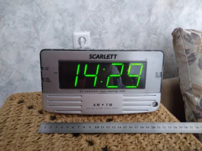 Лот: 17328898. Фото: 1. Часы с радио и будильником (от... Часы настенные, настольные