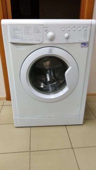 Лот: 12130748. Фото: 1. Стиральная машинка Indesit IWSB... Стиральные машины