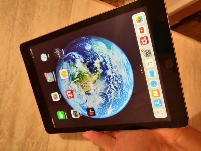 Лот: 12242027. Фото: 1. iPad 2017 9,7" wifi 32gb. Планшеты