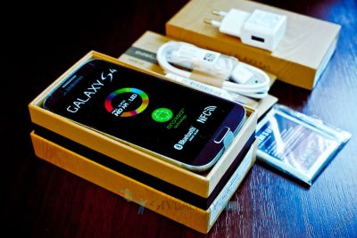Лот: 5959556. Фото: 1. Новый Samsung galaxy s4 GT-I9500... Смартфоны