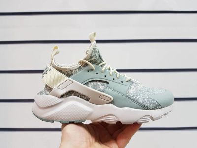 Лот: 10547528. Фото: 1. Кроссовки Nike Air Huarache Ultra... Кеды, кроссовки, слипоны