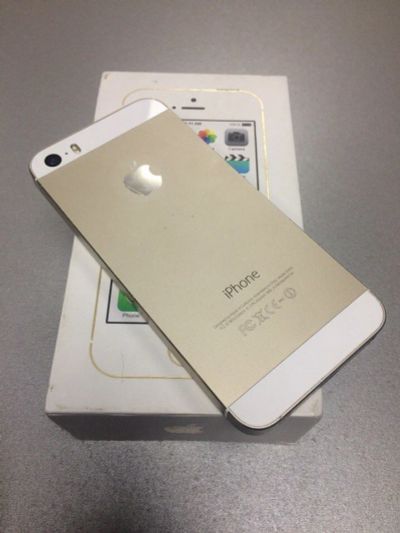 Лот: 10679934. Фото: 1. iPhone 5s 16 gb С коробкой(Не... Смартфоны