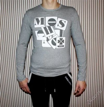Лот: 1221849. Фото: 1. кофта Moschino. Свитеры, толстовки, худи