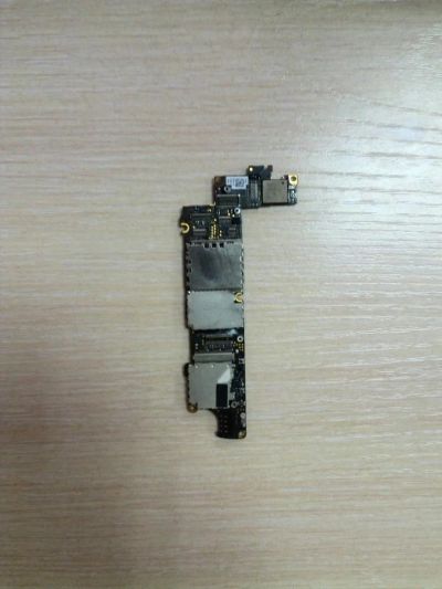 Лот: 7993108. Фото: 1. Материнская плата для iPhone 4S... Микросхемы и платы