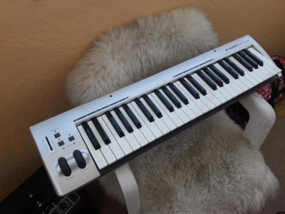 Лот: 9841964. Фото: 1. Миди-клавиатура M-audio keyrig... Клавишные