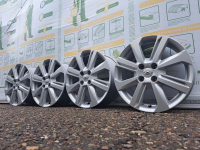 Лот: 25672387. Фото: 1. Комплект Оригинальных Литых дисков... Диски