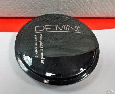 Лот: 10115331. Фото: 1. Demini Compact Powder with Vitamin... Макияж