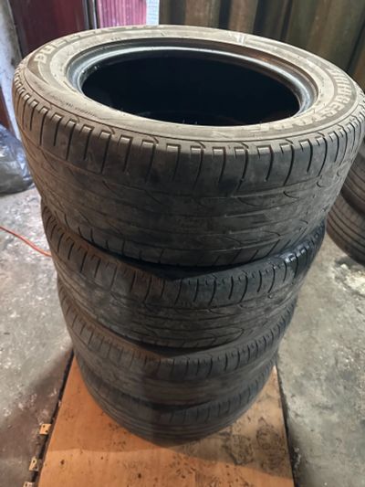 Лот: 24968574. Фото: 1. Летние шины Bridgestone 235/55R17... Шины