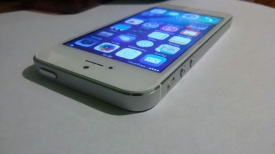 Лот: 8522190. Фото: 1. iphone 5 16gb white (состояние... Смартфоны