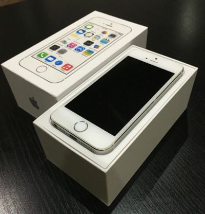 Лот: 6376940. Фото: 1. Iphone 5s white 32gb в идеальном... Смартфоны