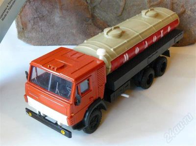 Лот: 423877. Фото: 1. камаз молоковоз + 70-х годов коробка. Автомоделизм