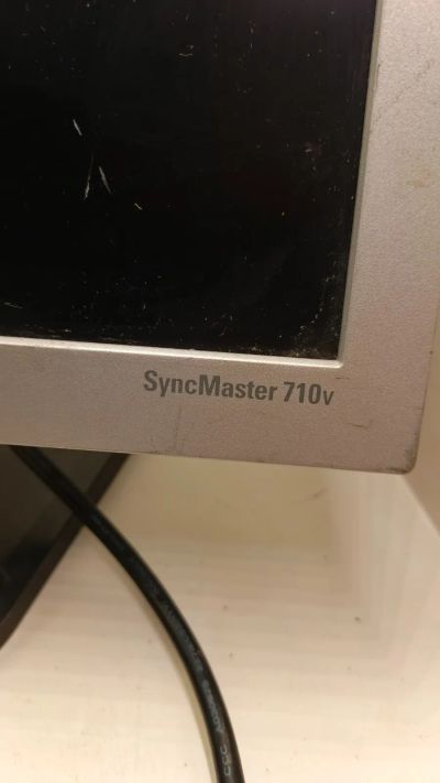 Лот: 25882620. Фото: 1. Монитор Samsung 710v. ЖК-мониторы