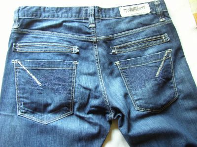 Лот: 6050527. Фото: 1. Джинсы дизайн прямые комфортные... Брюки, джинсы, шорты