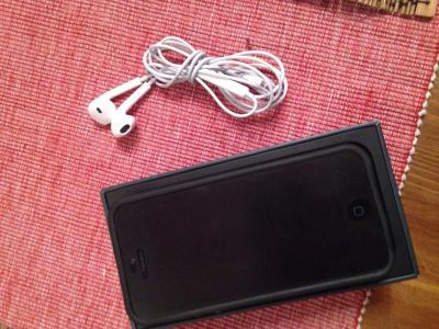 Лот: 4956774. Фото: 1. iPhone 5 16g black. Смартфоны