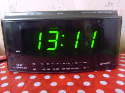 Лот: 19696479. Фото: 1. Радио часы будильник с проектором... Часы настенные, настольные