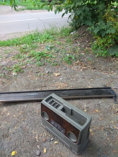 Лот: 16234119. Фото: 1. Столик nissan rnessa. Салон