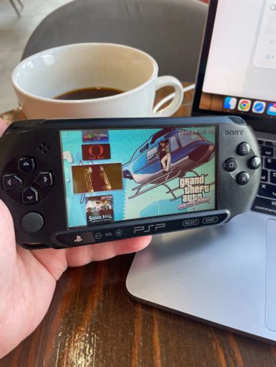 Лот: 21547030. Фото: 1. Sony PlayStation Portable (PSP... Игровые приставки, консоли