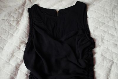 Лот: 9321182. Фото: 1. Продам платье с драпировкой Mango... Платья