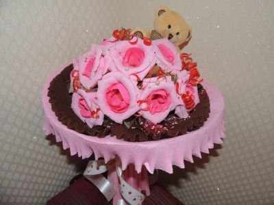 Лот: 4417967. Фото: 1. розовые розы конфетный букет мишка... Букеты из конфет, игрушек