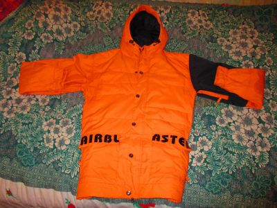 Лот: 6176449. Фото: 1. Зимний комбинезон/куртка для катания... Зимняя спортивная одежда
