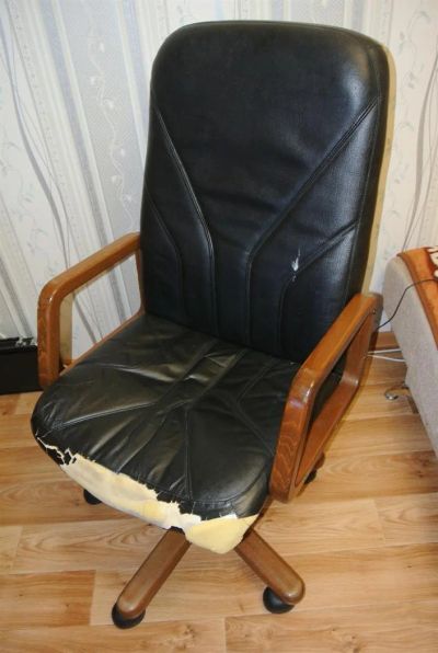 Лот: 3648142. Фото: 1. Кожаное кресло руководителя с... Другое (офисная мебель и домашние кабинеты)