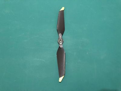 Лот: 13073455. Фото: 1. Пропеллер 8331 Gold для DJI Mavic... Квадрокоптеры