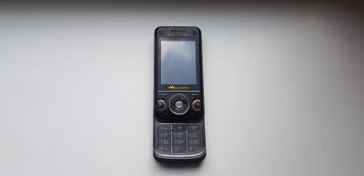 Лот: 18149078. Фото: 1. Сотовый телефон Sony Ericsson... Кнопочные мобильные телефоны