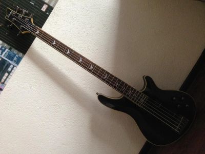 Лот: 5171780. Фото: 1. Бас-гитара Schecter Omen Extreme-5. Гитары