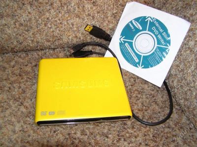 Лот: 2568520. Фото: 1. Внешний дисковод samsung. Приводы CD, DVD, BR, FDD