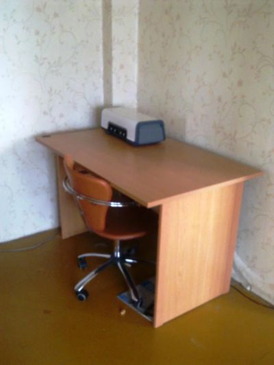 Лот: 5132465. Фото: 1. Письменный стол дятьково. Компьютерные и письменные столы