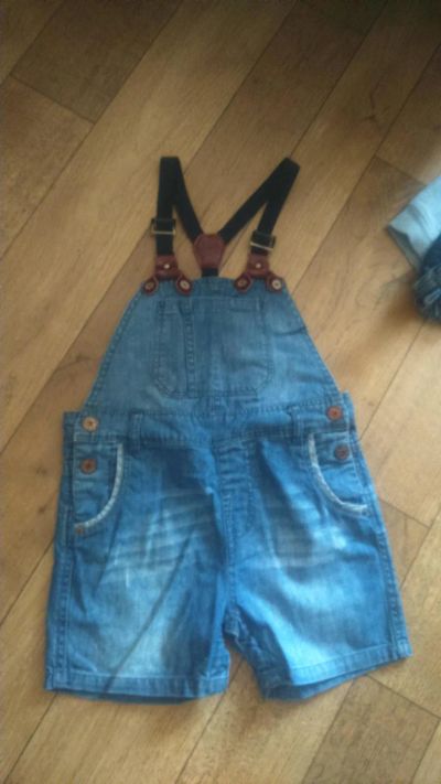Лот: 8006871. Фото: 1. Джинсовый комбинезон шортами Zara. Брюки, шорты, джинсы