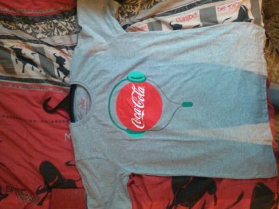 Лот: 9968877. Фото: 1. 3 футболки coca-cola и наушники... Футболки, поло