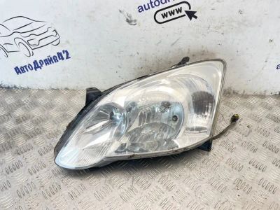 Лот: 25513122. Фото: 1. фара toyota Corolla ZZE120. Двигатель и элементы двигателя