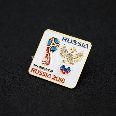 Лот: 10961661. Фото: 1. Футбол-значок из большого набора... Сувенирные