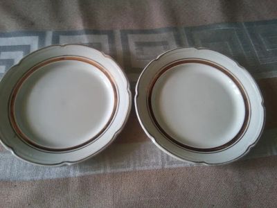Лот: 19361475. Фото: 1. Тарелки плоские белые, рельеф... Тарелки, блюда, салатники