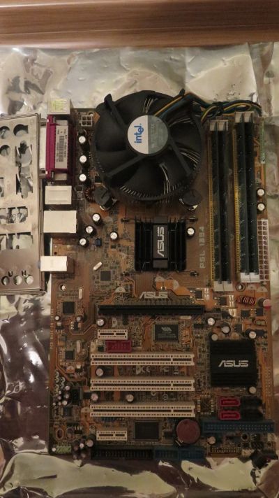 Лот: 15090700. Фото: 1. Материнская плата ASUS P5L 1394... Комплекты запчастей
