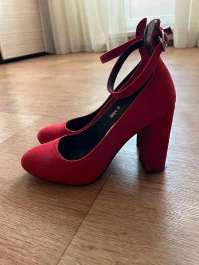 Лот: 22206790. Фото: 1. Туфли женские красные 38 размер. Кеды, кроссовки, слипоны
