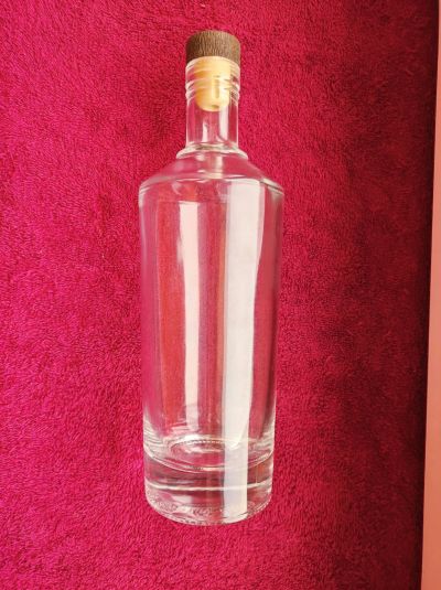 Лот: 19903812. Фото: 1. Графин, бутылка 0,5л с деревянной... Кувшины, графины