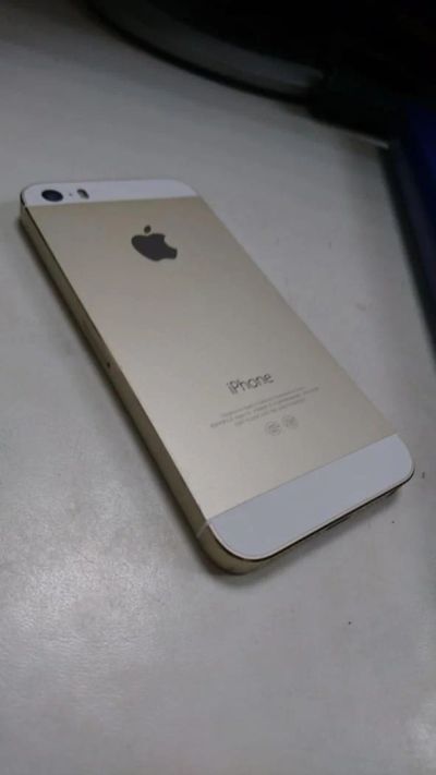 Лот: 11540436. Фото: 1. iPhone 5s, Gold 16GB. Смартфоны
