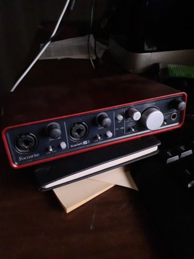Лот: 16140044. Фото: 1. карта звуковая focusrite 2i4 usb. Звуковые карты